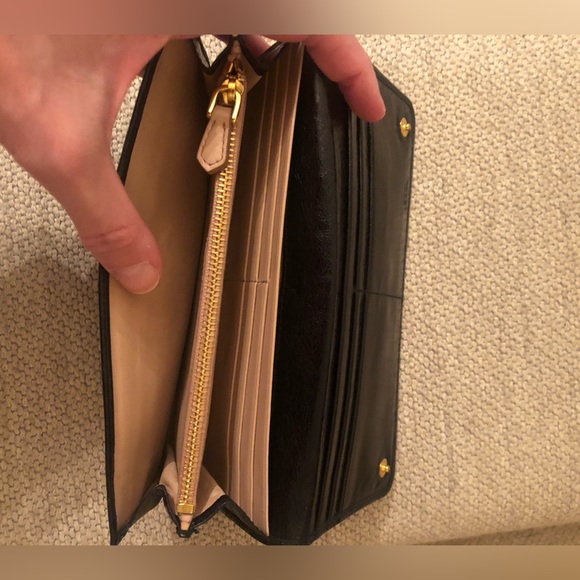 SOLD Prada large wallet in black crackled leather. Never used. Vintage. - Picture 4 of 6